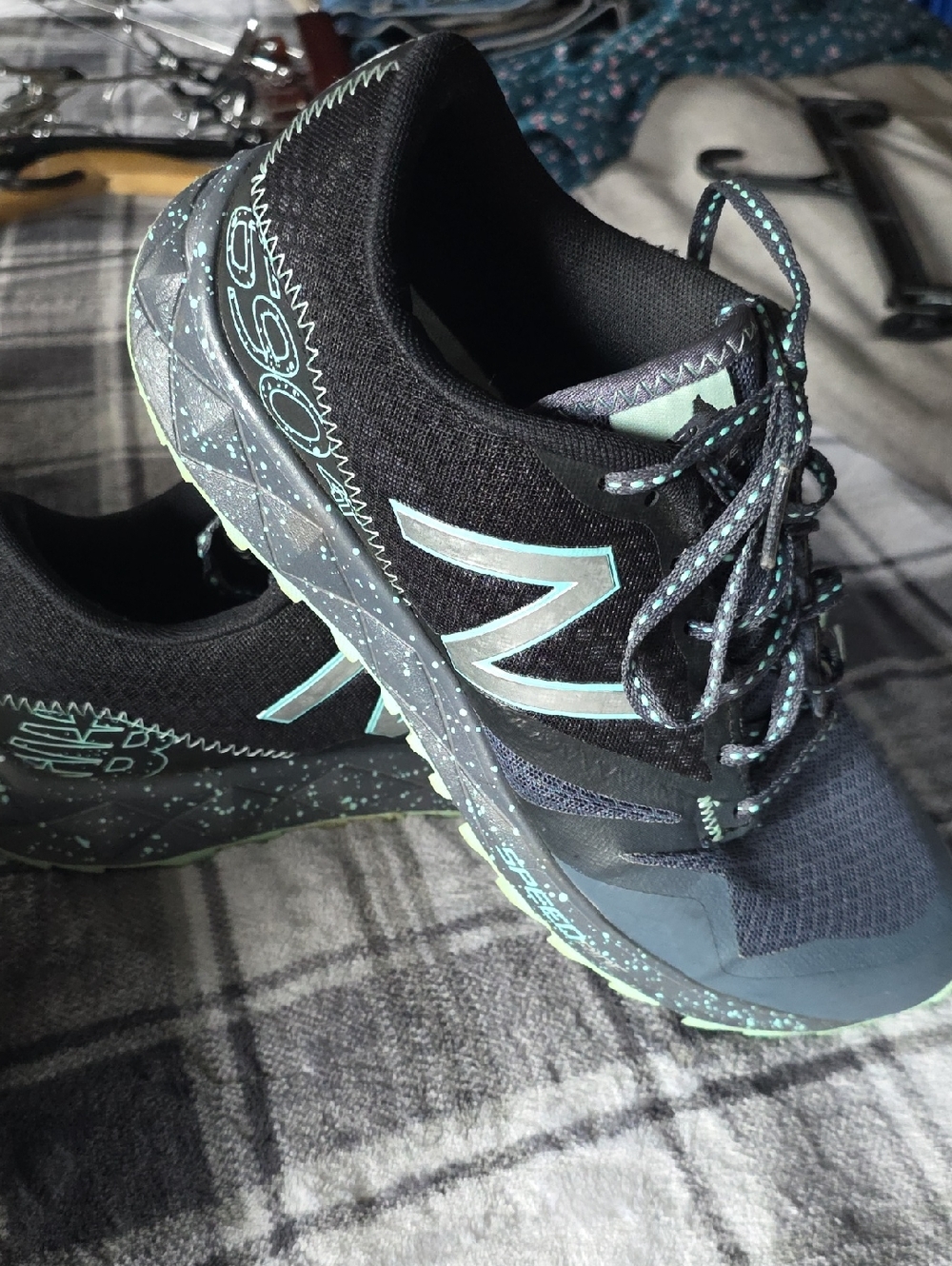 New Balance Women's Black & Teal Trail Running Sneakers 690AT